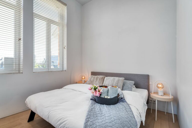 Slaapkamer 1 met dubbel en enkel bed